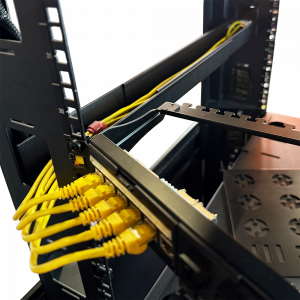 Горизонтальный лоток для установки между профилями шкафа LAN-DC шириной 800 мм, раздвижной, 457-762 мм, черный